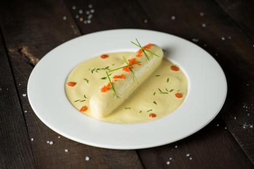 Филе сибаса фаршир. креветками с соусом из фенхеля  / 270г
