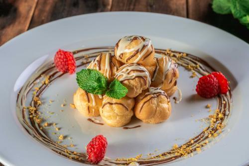 Профитроли с нежным кремом   / 120г