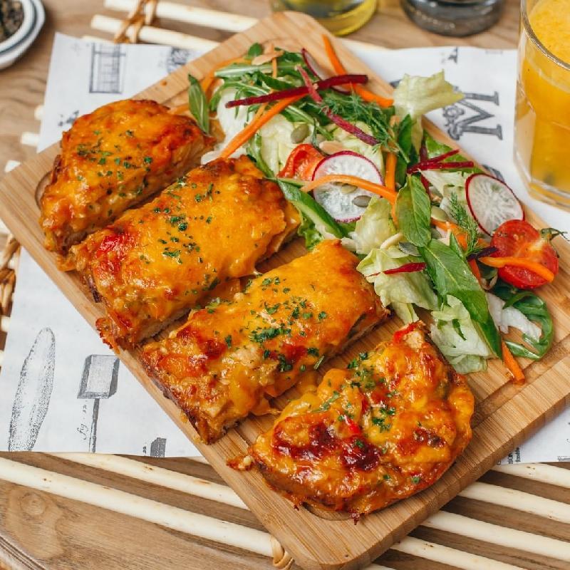 Tartin çörəyində toyuq əti