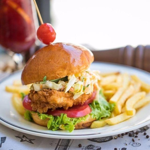 Crispy chicken burger