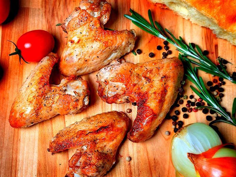 КУРИНЫЕ КРЫЛЫШКИ НА МАНГАЛЕ
