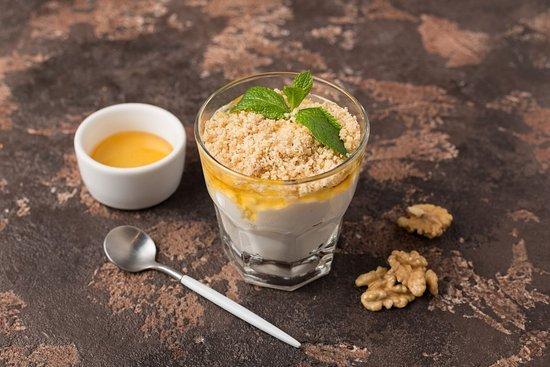 МАЦОНИ С МЕДОМ И ГРЕЦКИМИ ОРЕХАМИ