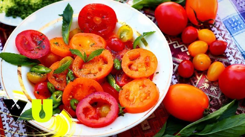 Vişnəli pomidor salatı