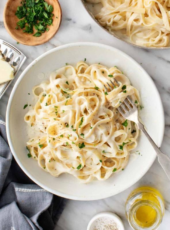 Fettuccine Alfredo 