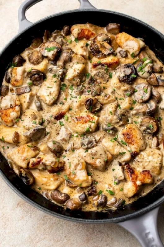 Toyuq Stroganoff
