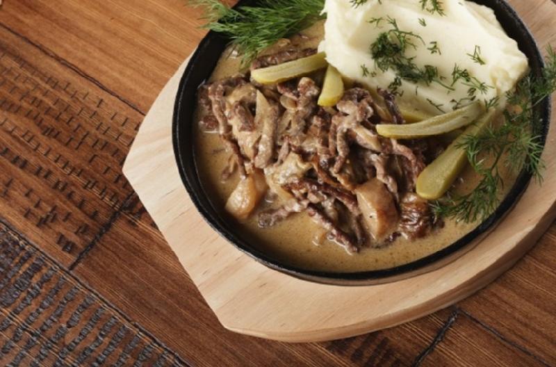 Ət Stroganoff