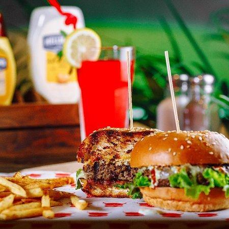 Cheese Burger ətli kartof fri ilə 