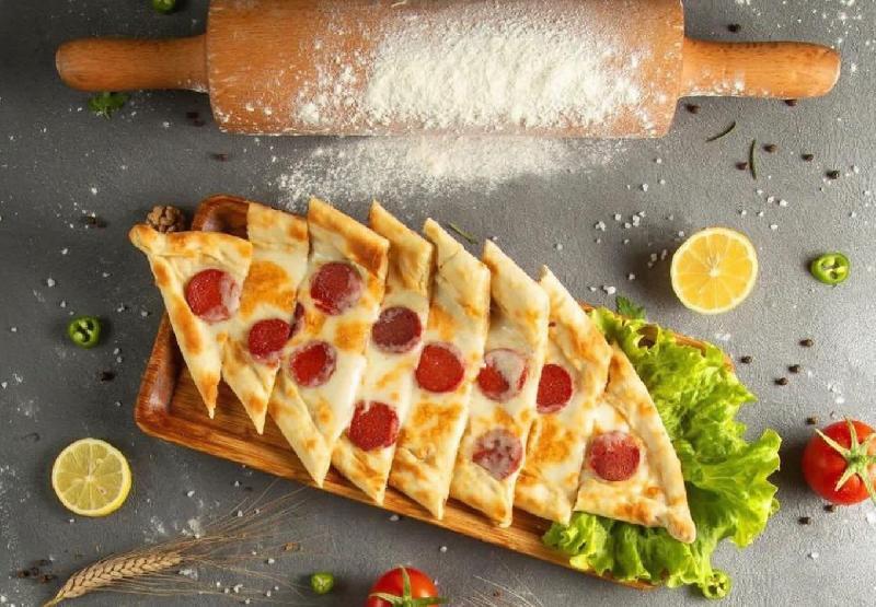 Sucuklu pide