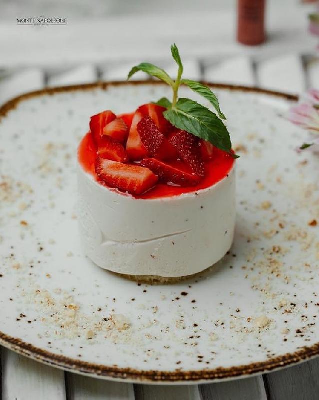 Çiyələkli çizkek