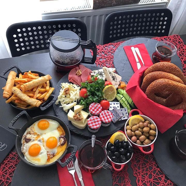İsti səhər yeməkləri 