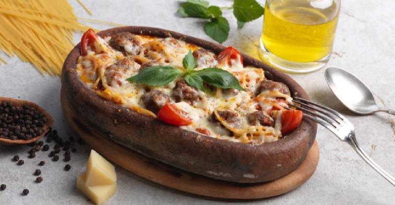 Fırında Köftəli Spaghetti