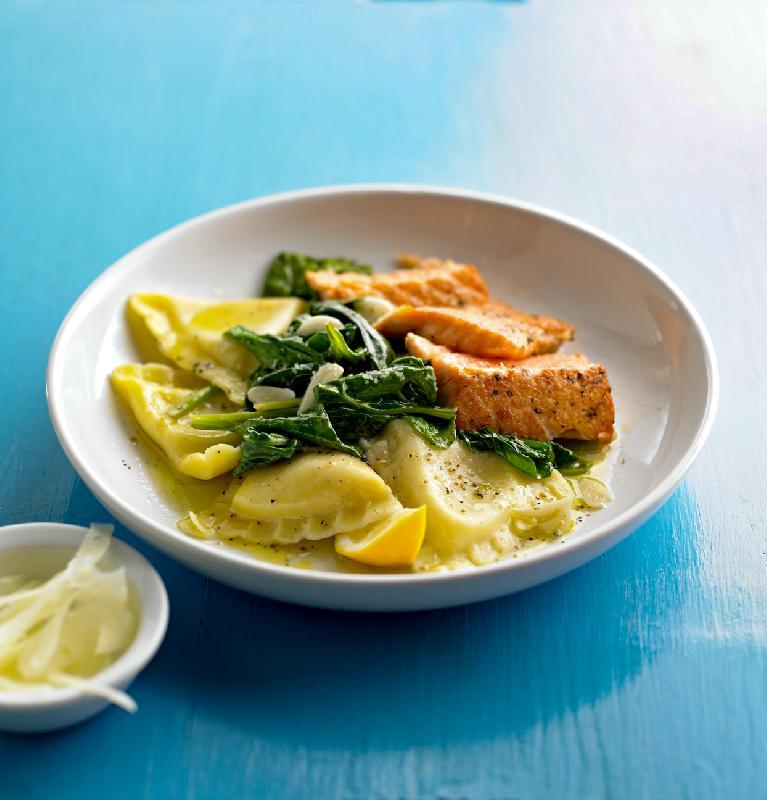 Nərə balığı və qızıl balıq ilə hazırlanmış raviolli