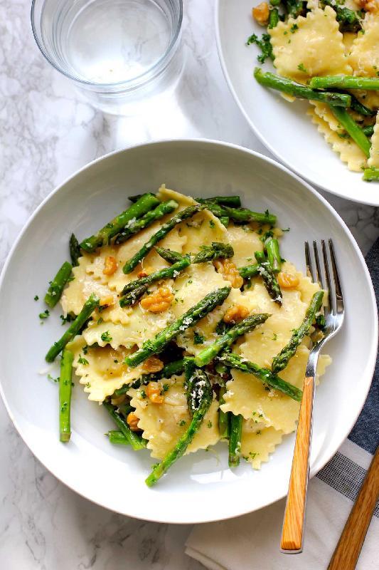 Qarışıq tərəvəzlərlə raviolli