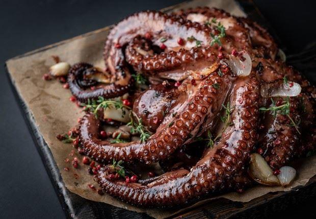 Brand Cheifdən cüsusi ədviyyatlı marinadda qızardılmış oktopus