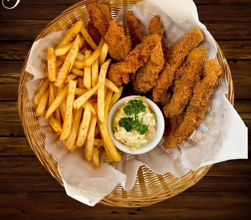 Toyuq çubuqları və french fries 