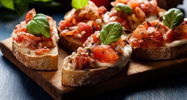 Ədviyyatlı souslu qızılbalıq və Avokado ilə brusketta