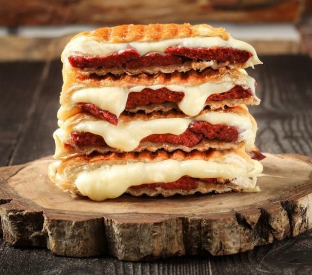 Kaşarlı,sucuklu Tost 