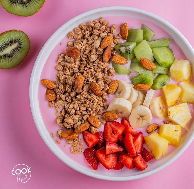 Meyvəli Granola Bowl 