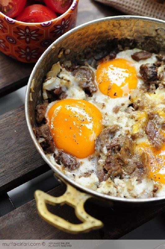 Kavurmalı yumurta