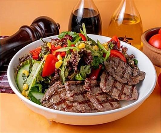 Steak salata