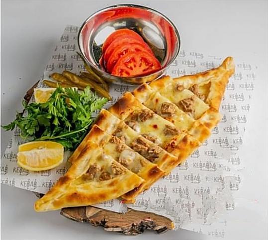 Kavurmalı pendirli pide