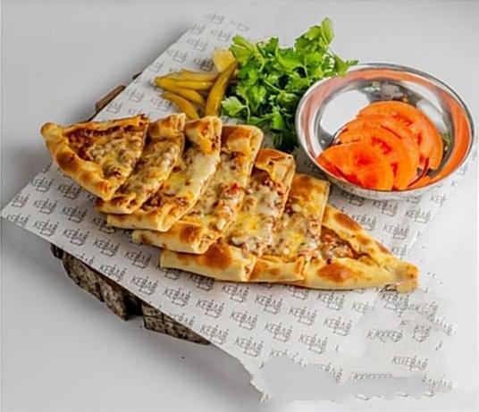 Kuşbaşı pendirli pide