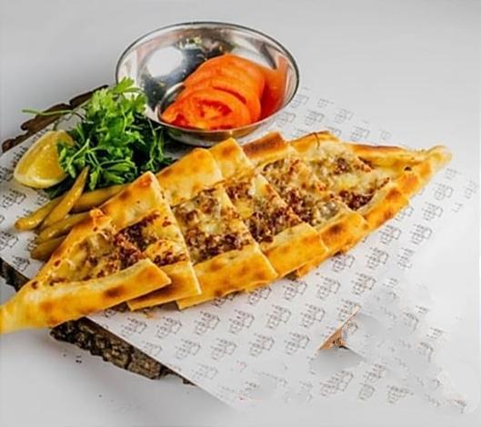 Kıymalı pendirli pide