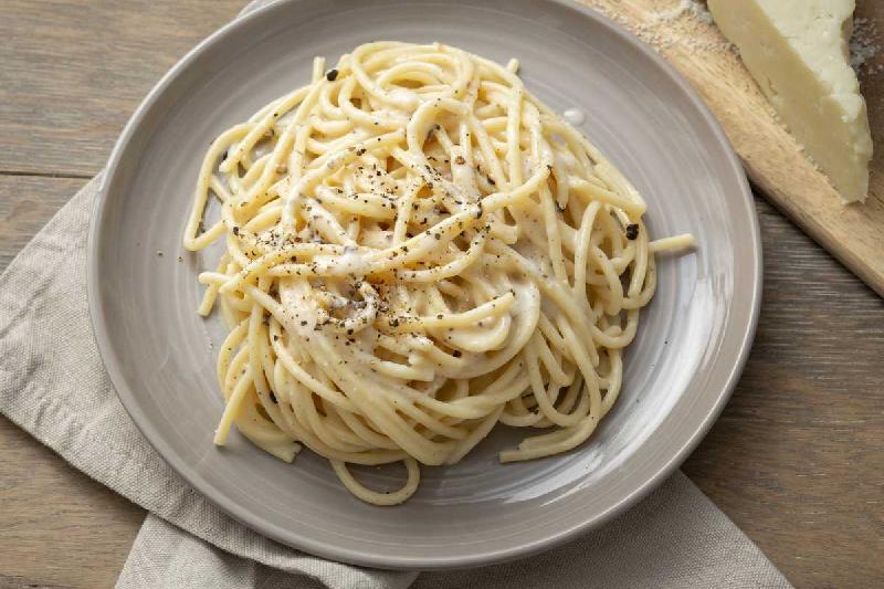 Σπαγγέτι cacio e pepe 
