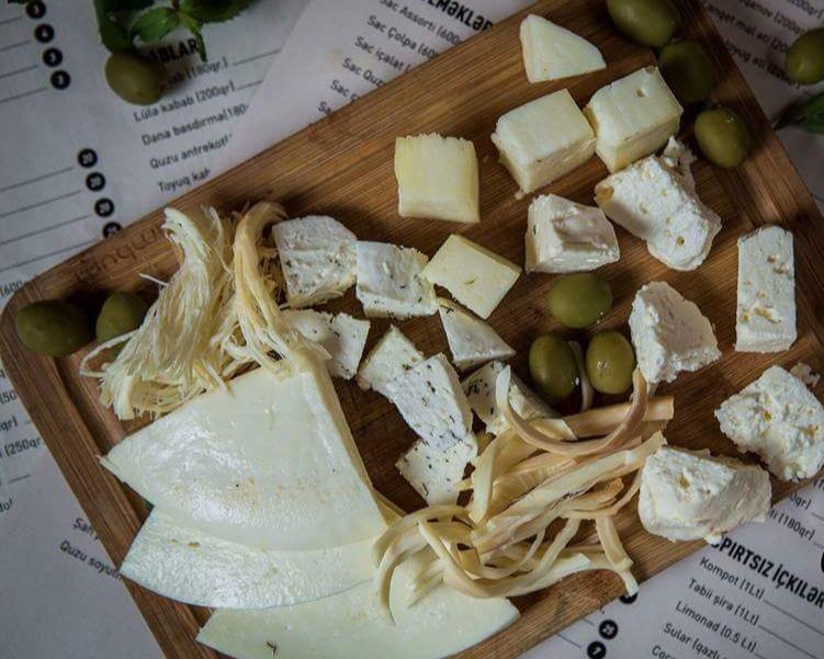 Pendir assorti