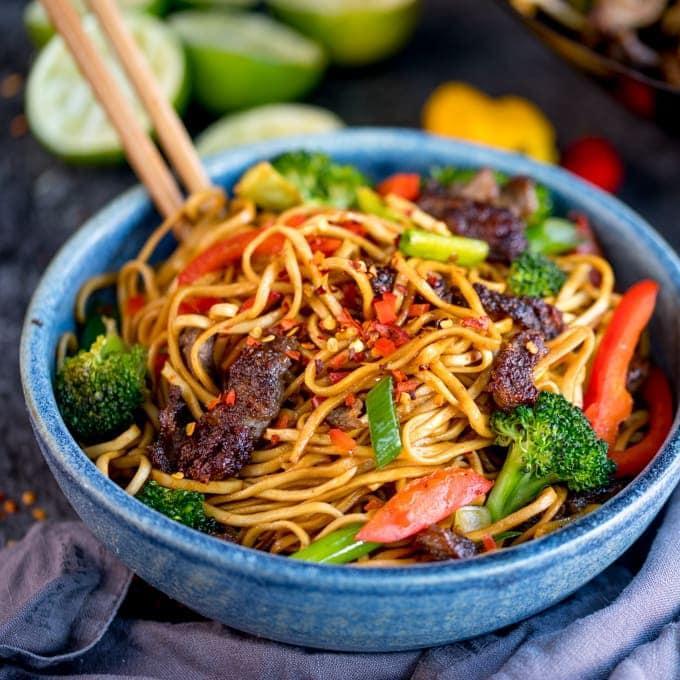 Noodles ət ilə