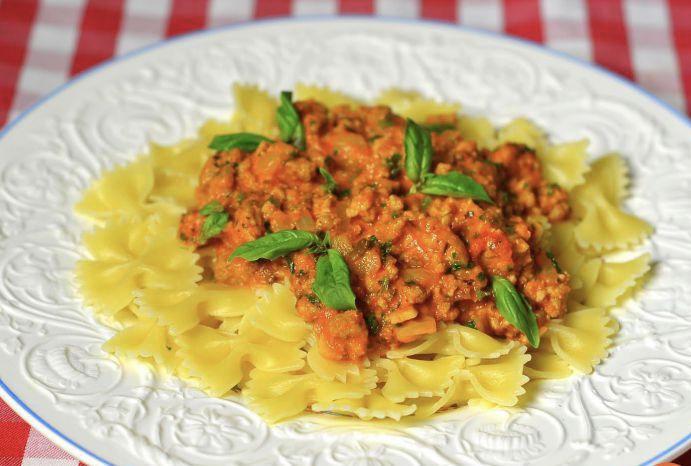 Bolonez Qiyməli Sousla Kanneloni Makaronu
