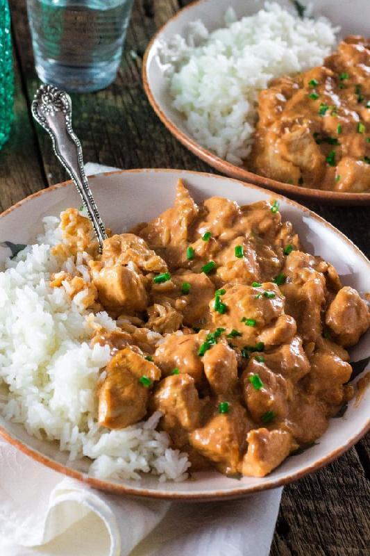 Toyuq Stroganoff