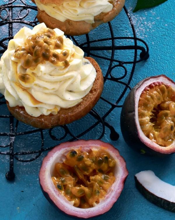 ПРОФИТРОЛИ С КРЕМОМ И ПЮРЕ МАРАКУЙИ