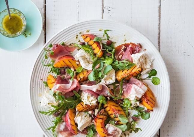 Prosciutto di Parma та печиво з пармезаном