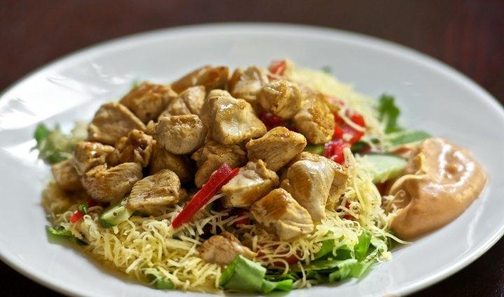 ІРЛАНДСЬКИЙ ГАРЯЧИЙ САЛАТ З КУРКОЮ 