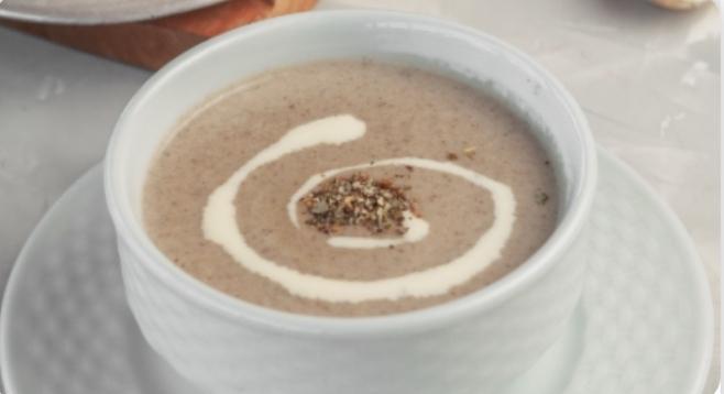 Qaymaqlı göbələk şorbası