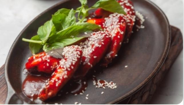 Barbeku sousunda toyuq qanadları