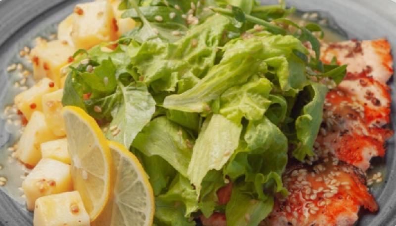İsti Qızıl Balıq Salatı ( ballı - xardallı sous ilə )