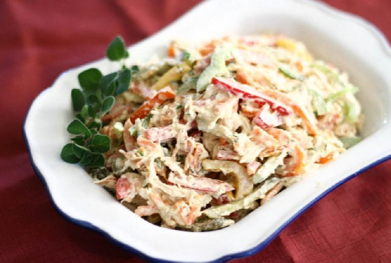 Toyuq salatı