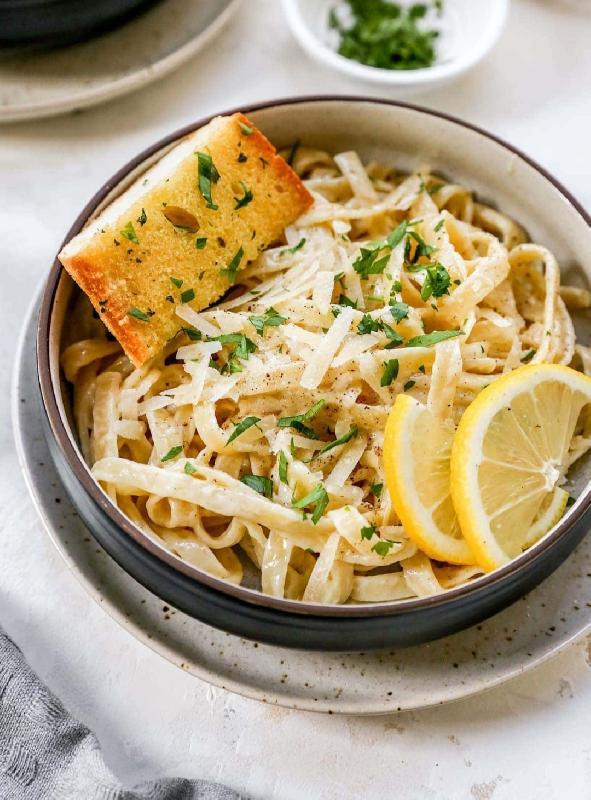 Fettuccine Alfredo