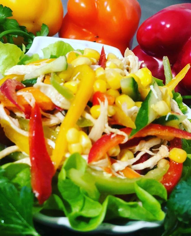 Toyuq salatı