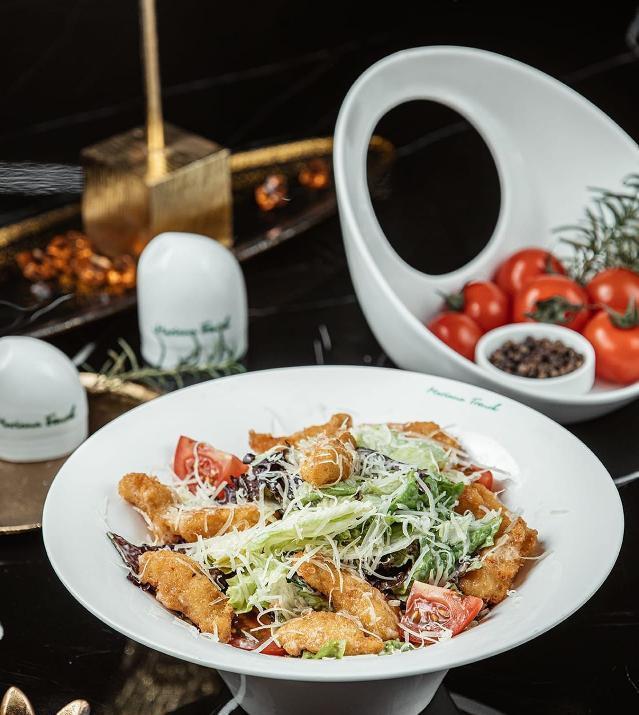 Toyuq salatı 