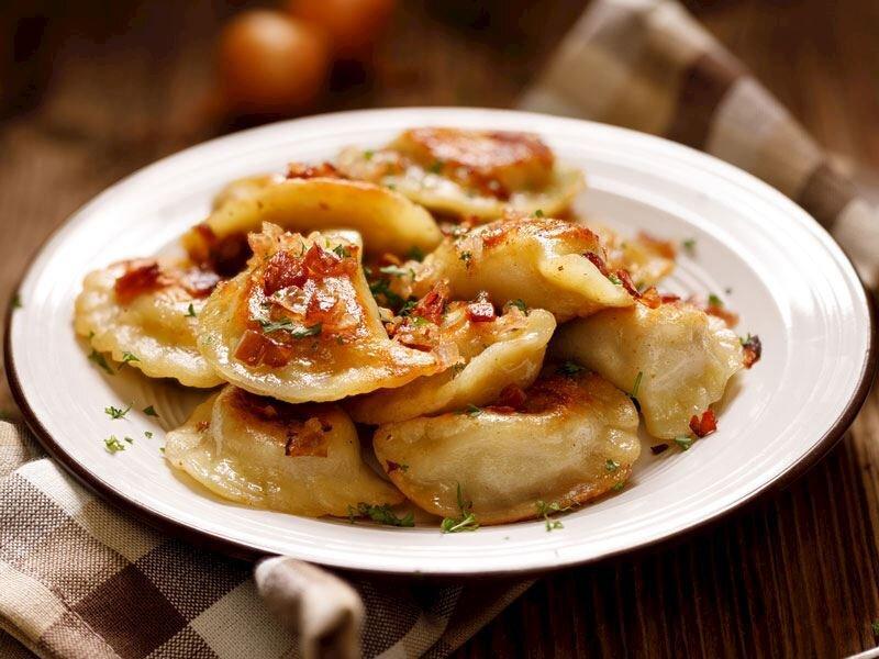 Vareniki Rus (saxsı qabda)