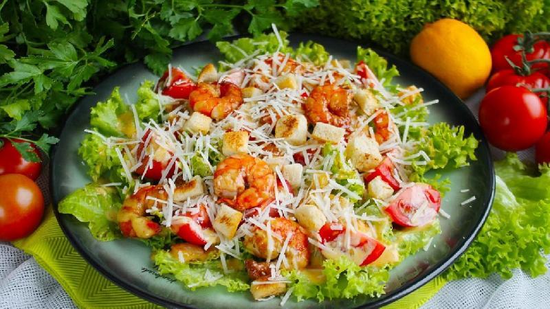 Sezar Salatı Krevetli