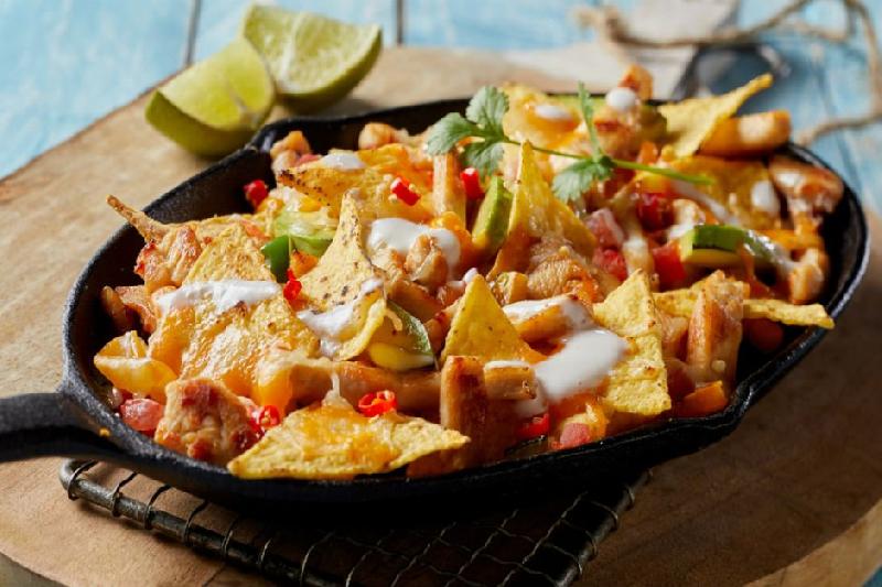 Naços toyuq əti ilə