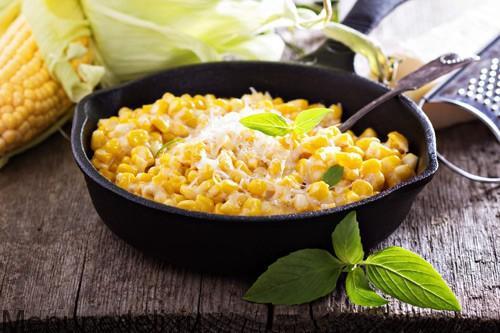 Кукуруза с сырным соусом и сыром пармезан