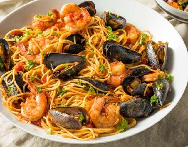 Паста з морепродуктами та соусом Маринара
