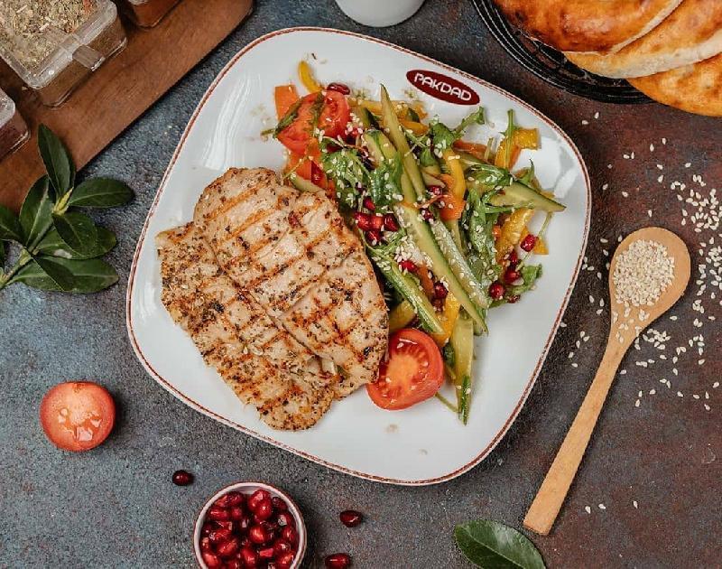 Toyuq Gril Salatı 