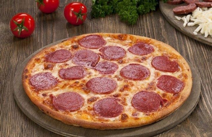 Kolbasalı pizza