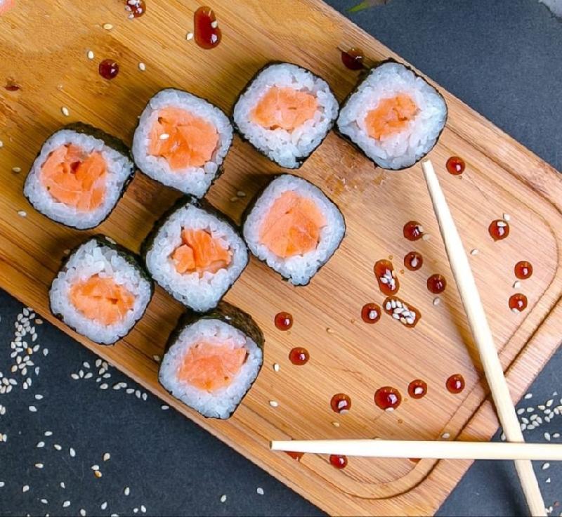 Salmon Maki Suşi Rol